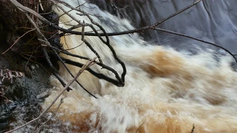 Flood on fast flowing spring river, Lappeenranta Finland Vídeos de archivo 185918521