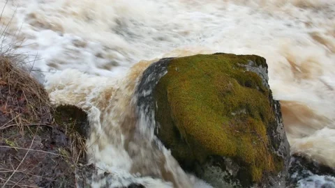 Flood on fast flowing spring river, Lappeenranta Finland Vídeos de archivo 185920976