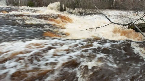 Flood on fast flowing spring river, Lappeenranta Finland Vídeos de archivo 185921784