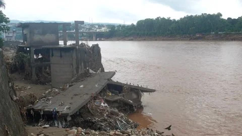 Flood in the river due to heavy rainfall Vídeo Stock 316142977