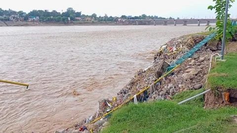 Flood in the river due to heavy rainfall Stock-Footage 316143132