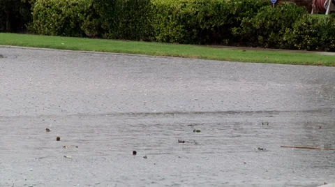 Flooded Intersection: Silver Sedan Navigates Left Turn Video stock 35690697