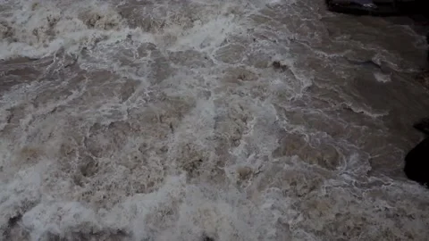 Flooded river flowing at  the Parvati river in manikaran,kasol. Stock Footage 143726242