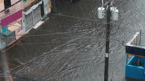 Flooded road and rain while typhoon in Cebu City, Philippines Vidéo 45622320