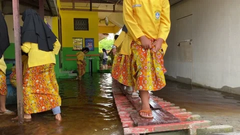 Flooded school 库存影片 219480552