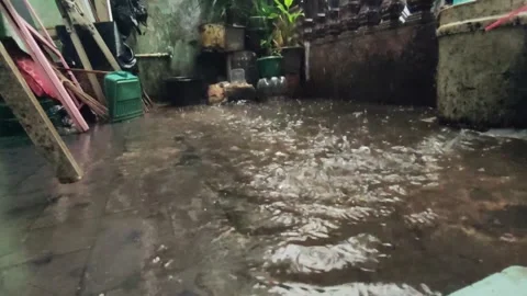 Flooded Yard During Heavy Rainfall Storm Stock Footage 332887708