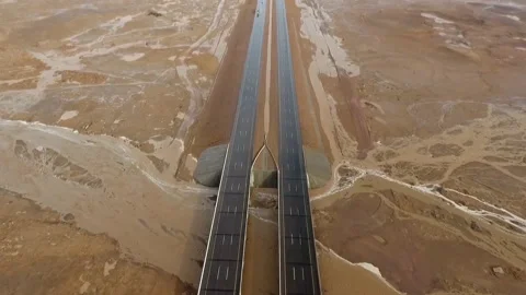 Flooding in a deserted area, mud flows of water. Saudi Arabia Video stock 106925080