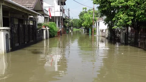 Floods in the housing estate Stock Footage 287071076