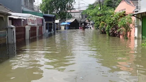 Floods in the housing estate Stock Footage 287071077
