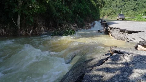 Floodwater Erodes Road in Lang Son, Vietnam Vidéo 341738664