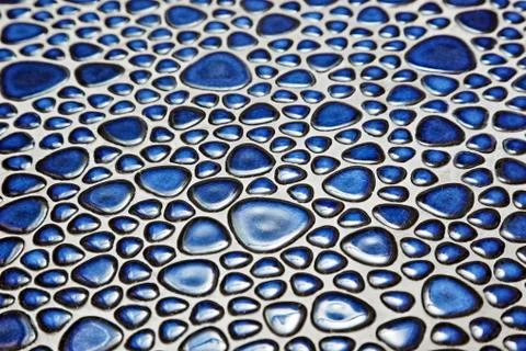 Floor with blue pebble mosaic pattern Foto stock