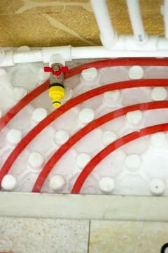 Floor heating pipe. Installation of engineering systems in a building. Fotos de archivo