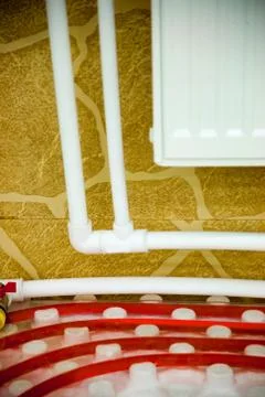 Floor heating pipe. Installation of engineering systems in a building. Fotos de archivo