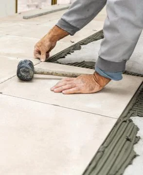 Floor tile installation Foto stock