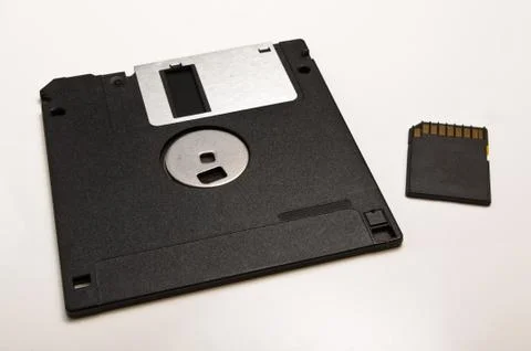 Floppy disc vs SD card 스톡 사진