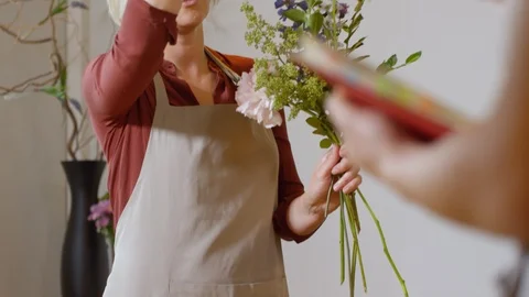 Floral designer teaching apprentice Stock Footage 106870771