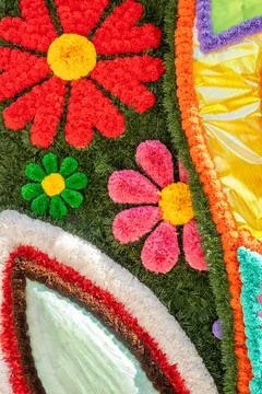 Floral parade float decorations displaying colorful flowers Fotos de archivo