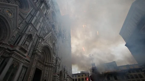 Florence, Easter time, Scoppio del Carro. Stock Footage 113111716