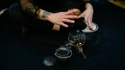FLORENCE-ITALY-2020.1.25 Diviner's future prediction ritual 스톡 동영상 123639358