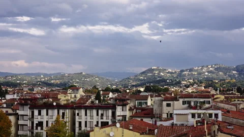 Florence Rooftops with Hills Under Dramatic Skies Vidéo 255415121
