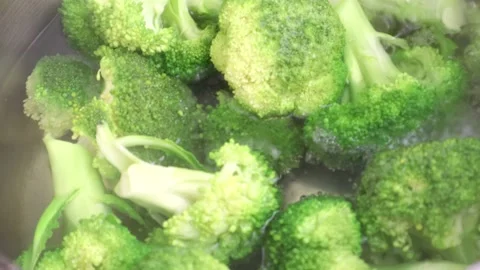 Florets of Broccoli Being Boiled In A Pan Of Water 스톡 동영상 134345271
