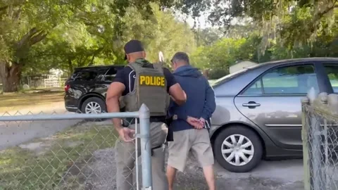 FLORIDA - 10.25.2025 - Old men are handcuffed by ICE officers for deportation. Stock-Footage 331093389