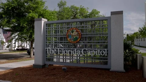 Florida state capitol building sign. Vídeos de archivo 307917604