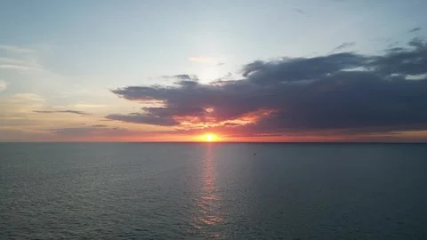 Florida Sunset Reflection over Ocean - Horizontal Stock Footage 307935153