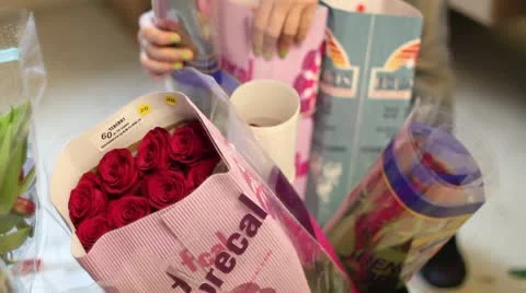 Florist arranging bouquets Video stock 10683629