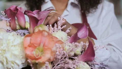 Florist finishing flower composition in workshop 스톡 동영상 107576735