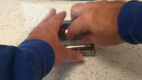 Floss  pulled from floss dispenser Stock-Footage 134860537