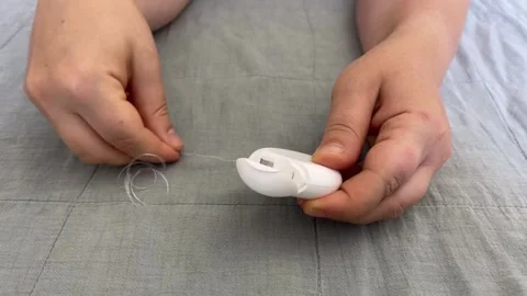 Flossing wire rubs when pulled out, snaps when cut Stock Footage 331427794