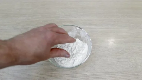Flour for baking in a transparent bowl Vídeo Stock 169699190
