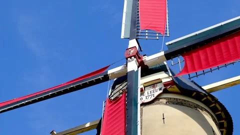 Flour mill De Roode Leeuw in Gouda, Netherlands. 스톡 동영상 275018912