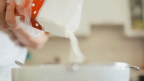Flour from a pack of peas poured into a large white Cup Vidéo 88520769