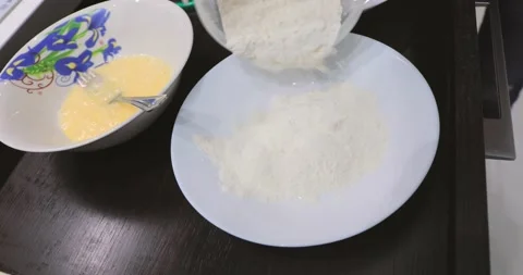 Flour poured into a plate Vídeo Stock 144791273