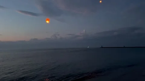 Flouting lantern at Montauk beach Vídeos de archivo 301066249