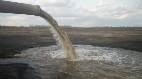 Flow of dirty water flows out of the pipe. Video stock 307278307