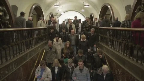 The flow of passengers in the subway Moscow 動画素材 69222589