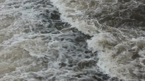 The flow of river water Vidéo 18547171