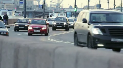 Flow of traffic in the city Vídeo Stock 12127767