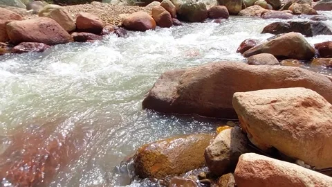 The flow of water flows fast in a clean river Video stock 303390322