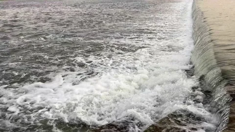 Flow of water in lakes park riyadh Saudi Arabia 스톡 동영상 171834732