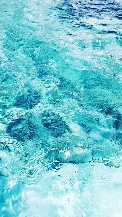Flow water surface with waves vertical video Vídeo Stock 337661437