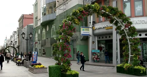 Flower arch Stock Footage 68054347