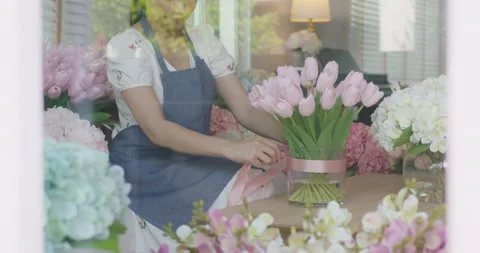 Flower arrange delivery post service for SME fulfilment dropshipping. 스톡 동영상 164314101
