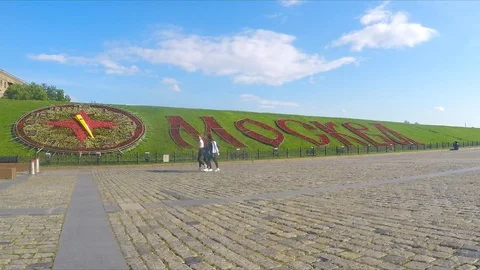 Flower bed in the form of clock in city park 스톡 동영상 82369510