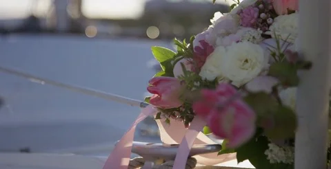 Flower bouquet kept on bow 動画素材 77338812
