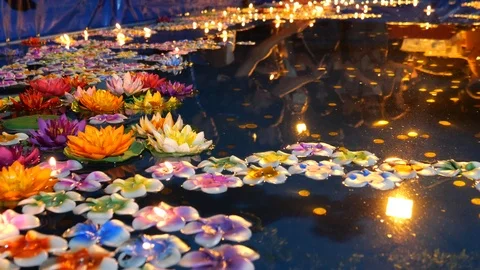Flower candles floating on water Stock-Footage 120360104