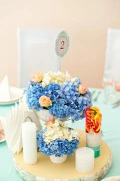 Flower composition with roses and hydrangeas Foto stock